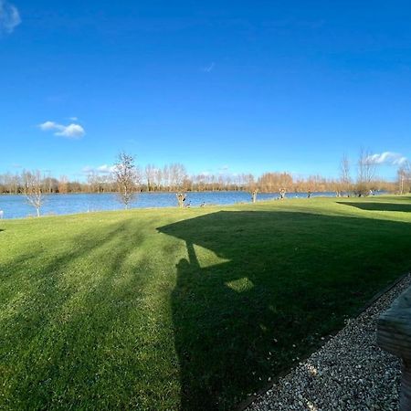 Reeds Lodge, Lake Pochard Саут-Керни Экстерьер фото